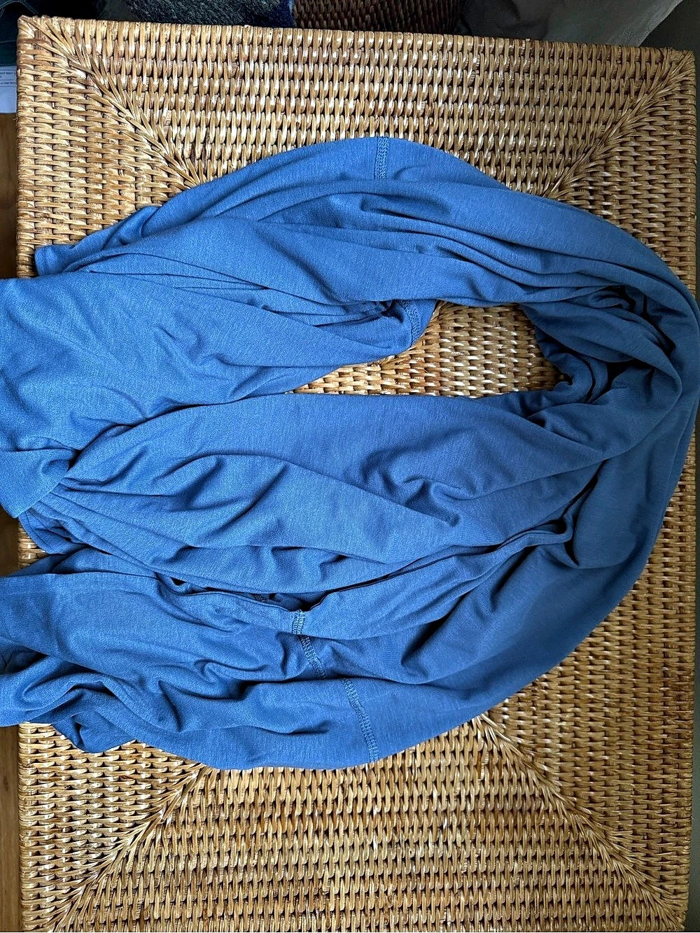 NWOT bluffworks TRAVEL women’s threshold scarf, coral blue, one size